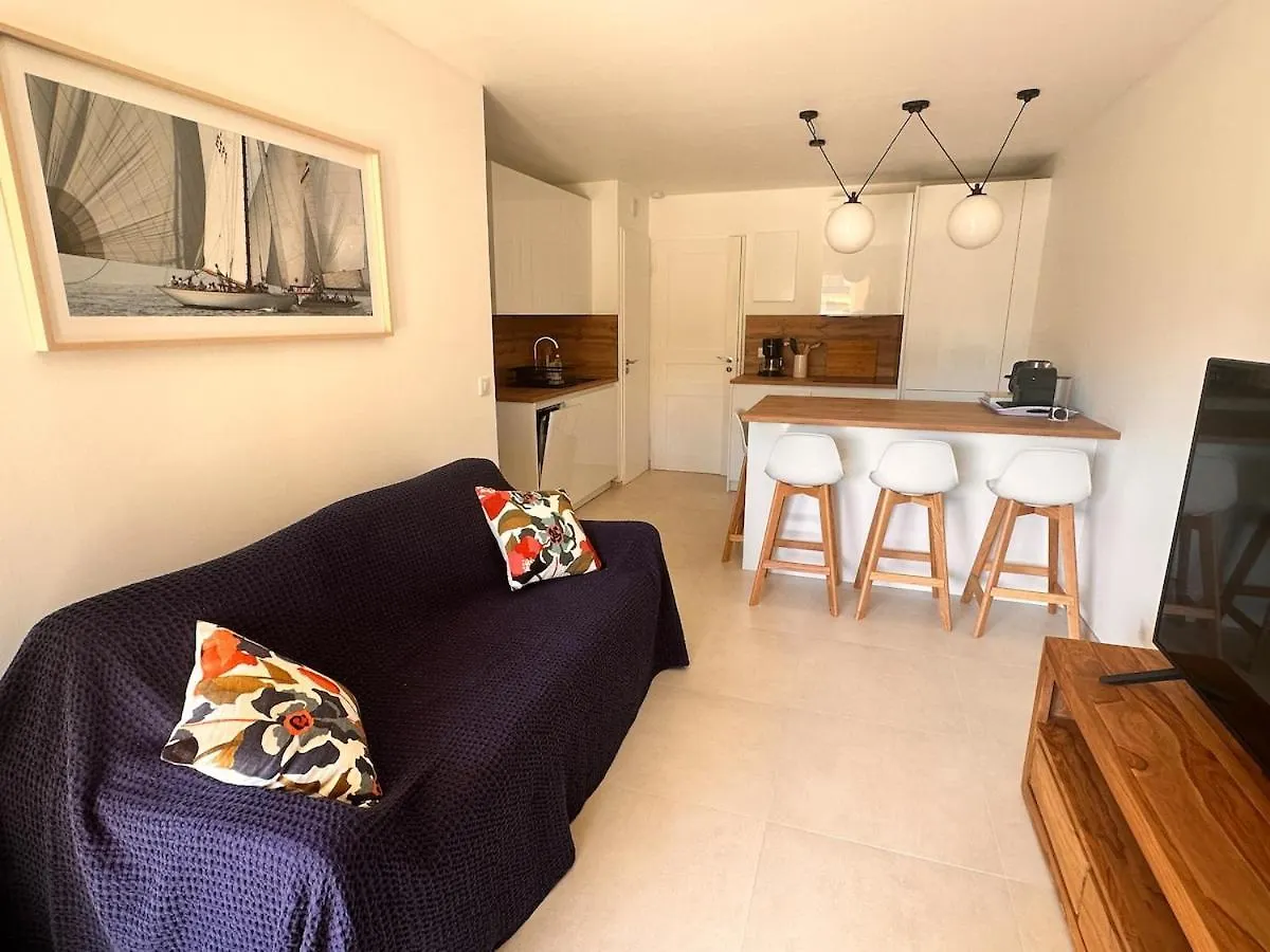 Appt 29M2 - Parking - Wifi - Clim - Piscine Apartment Roquebrune-sur-Argens 0*,  France