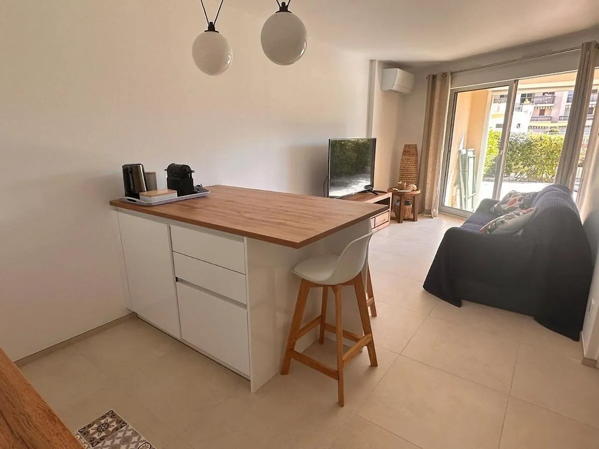 Appt 29M2 - Parking - Wifi - Clim - Piscine Apartment Roquebrune-sur-Argens France