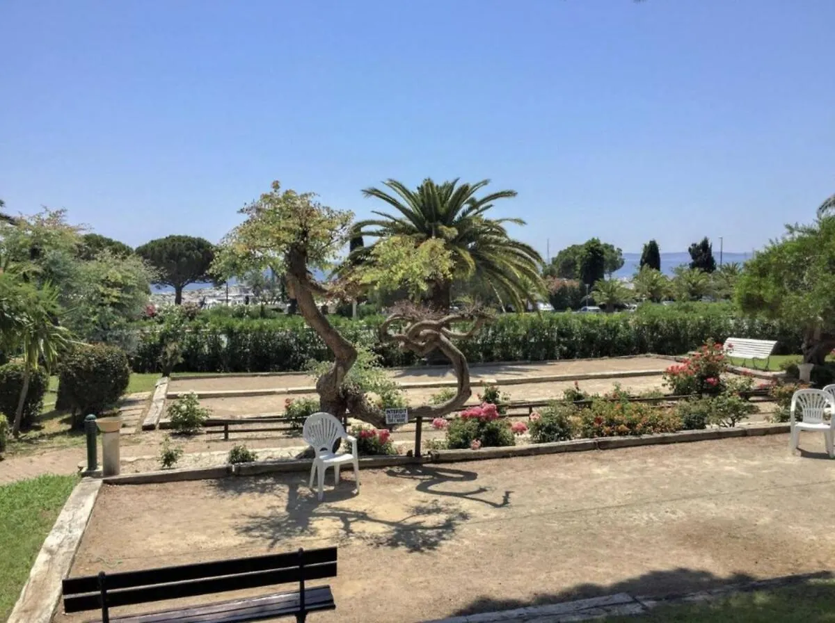 Appt 29M2 - Parking - Wifi - Clim - Piscine Apartment Roquebrune-sur-Argens 0*,  France